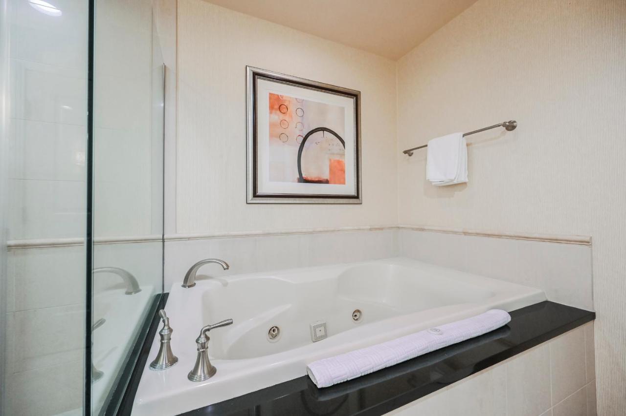 Mgm Signature Towers, Balcony Suite, Strip View - No Fees! *