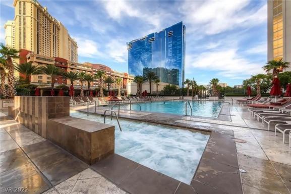 Apartahotel Mgm Signature Towers, Balcony Suite, Strip View - No Fees!