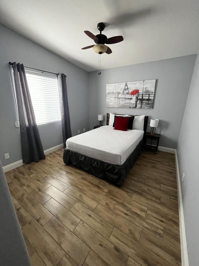 Vintage Whit 3 Bedroom And Billard Table Сasa de vacaciones Las Vegas