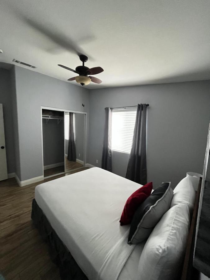 Vintage Whit 3 Bedroom And Billard Table Las Vegas