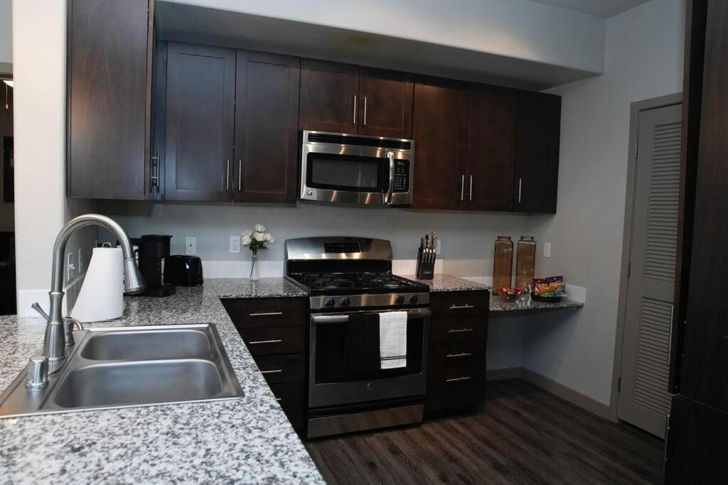 Beautiful Townhome With Garage In Vegas * Las Vegas