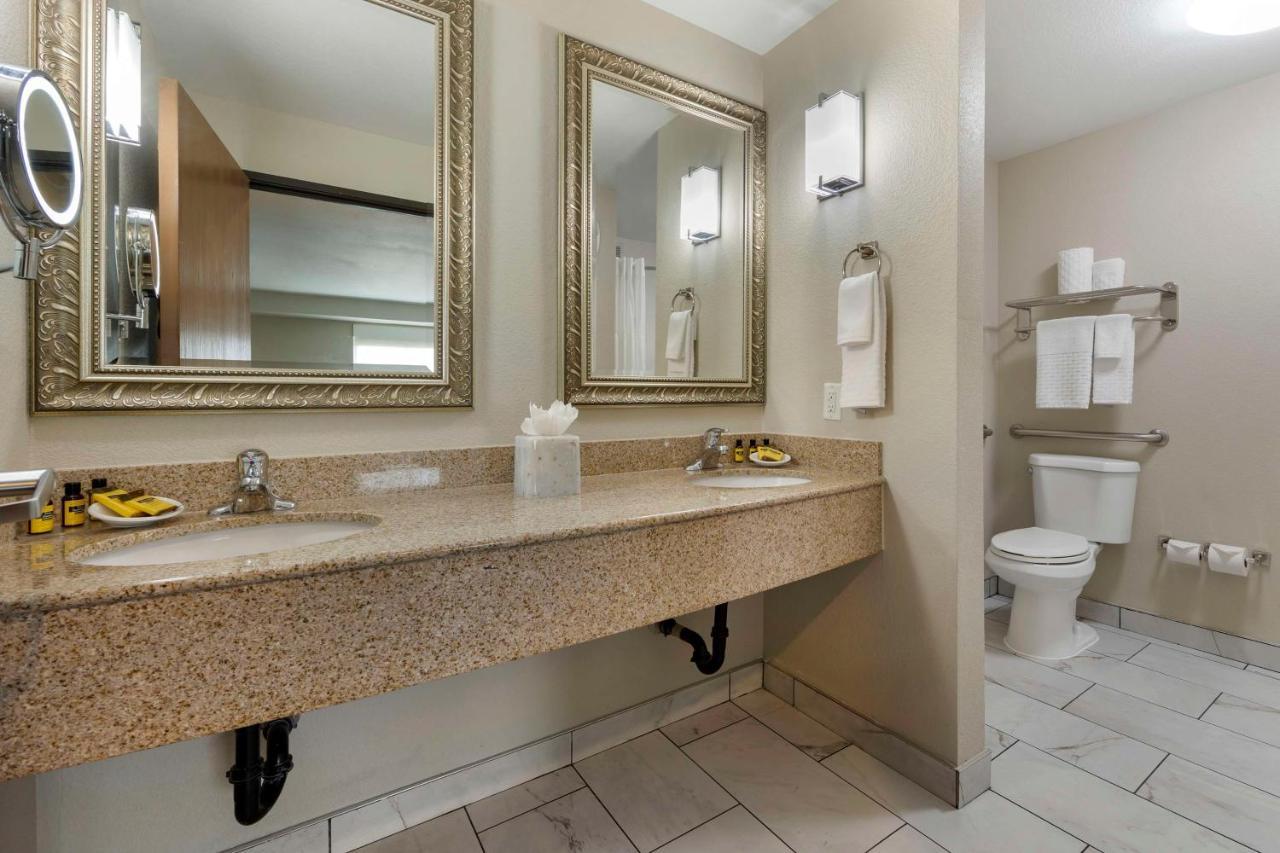 Western Henderson Hotel 3*