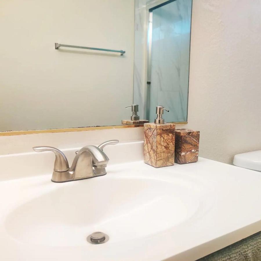 Private In A House Close To Red Rock & Vegas Strip #1 Habitación en casa particular Las Vegas