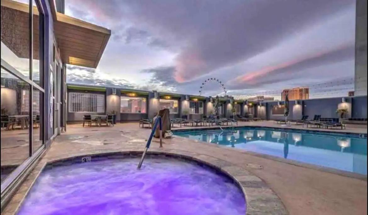 Princess * Platinum With Balcony Strip View Apartahotel *