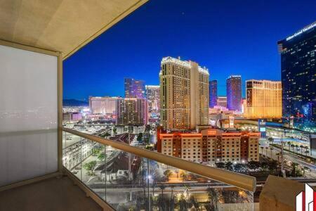 Mgm Signature-15-717 F1 Track & Strip View Balcony Сasa de vacaciones *