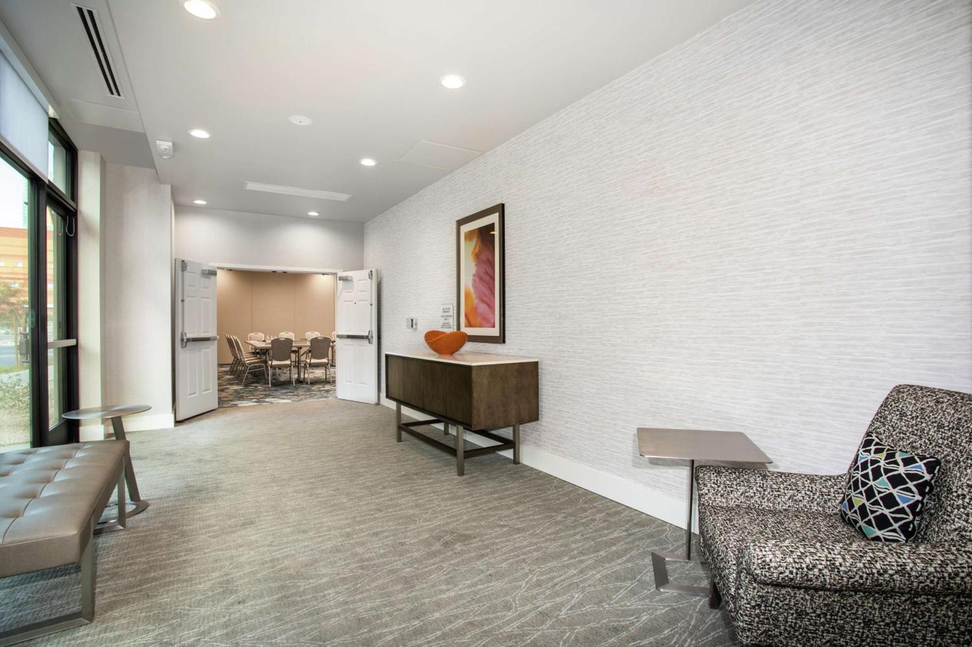 Hilton Garden Vegas Center