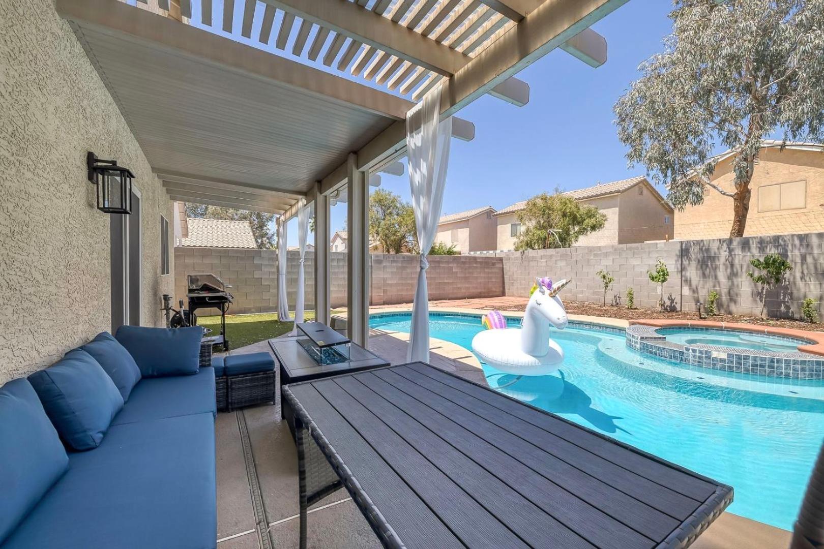 Modern In Vegas Near Strip With Pool And Jacuzzi Сasa de vacaciones