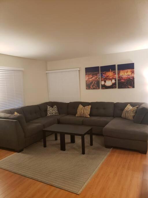 Apartamento Centrally Located To Strip, Unlv, Stadiums And So Much More! Las Vegas