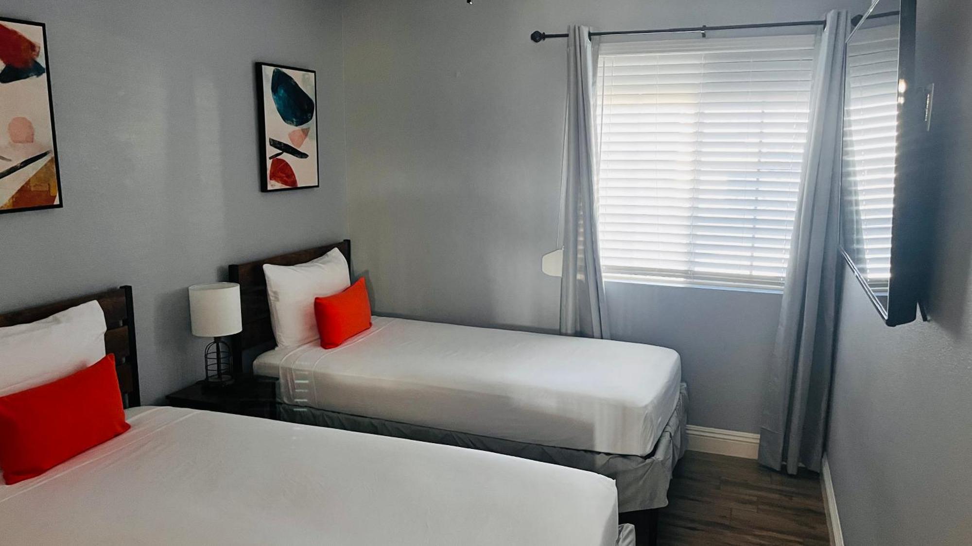 Vintage Whit 3 Bedroom And Billard Table * Las Vegas