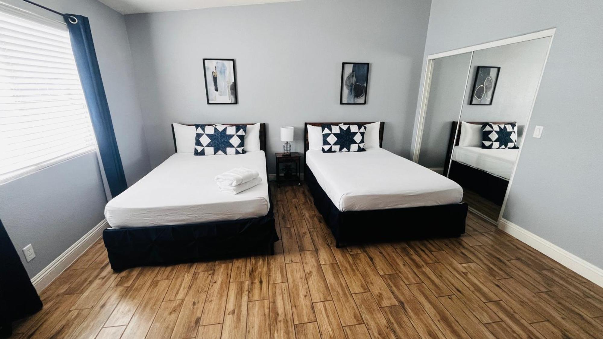 Vintage Whit 3 Bedroom And Billard Table * Las Vegas