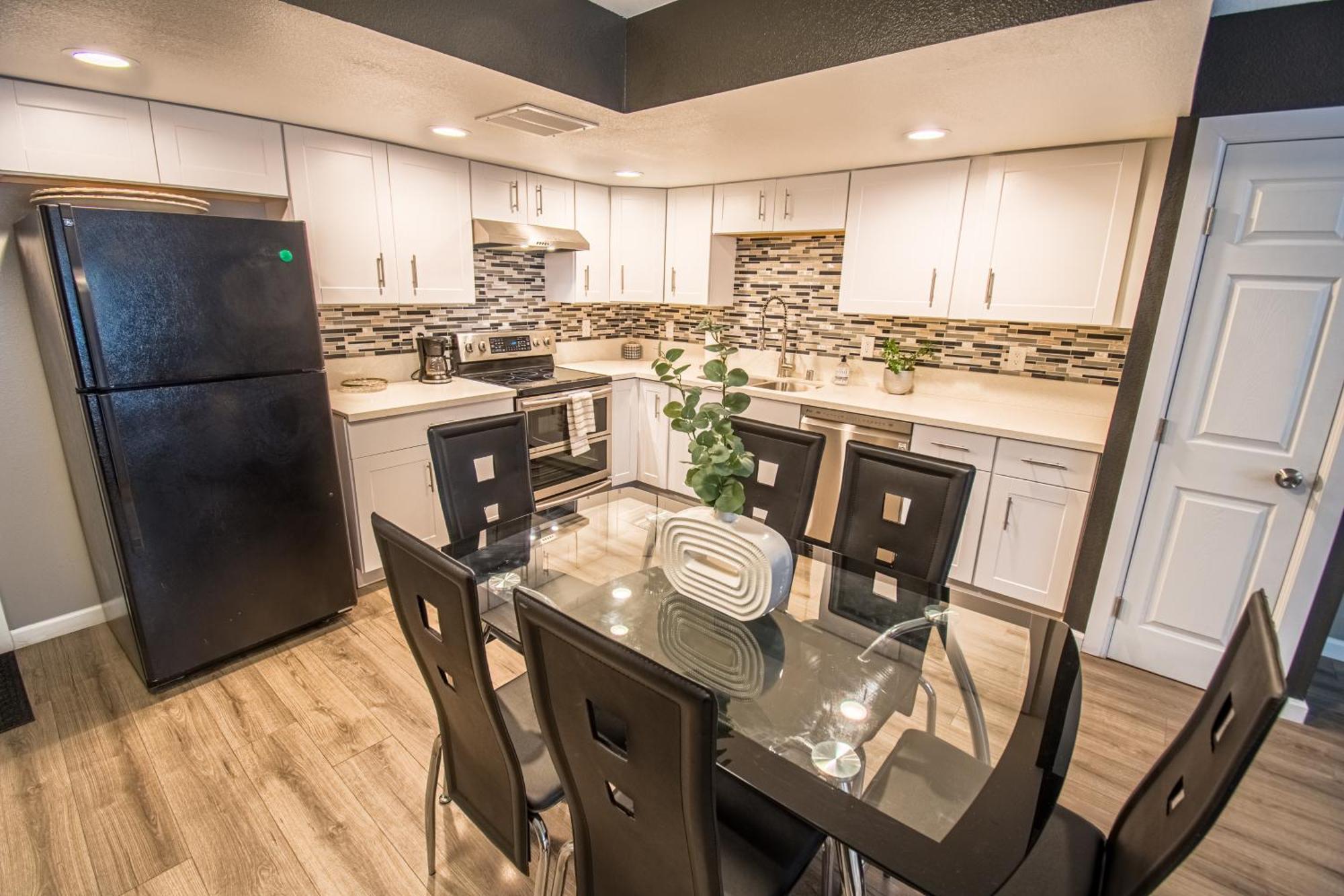 Сasa de vacaciones Spacious 2-bedroom Townhouse With Pool & Private Patio In Vegas