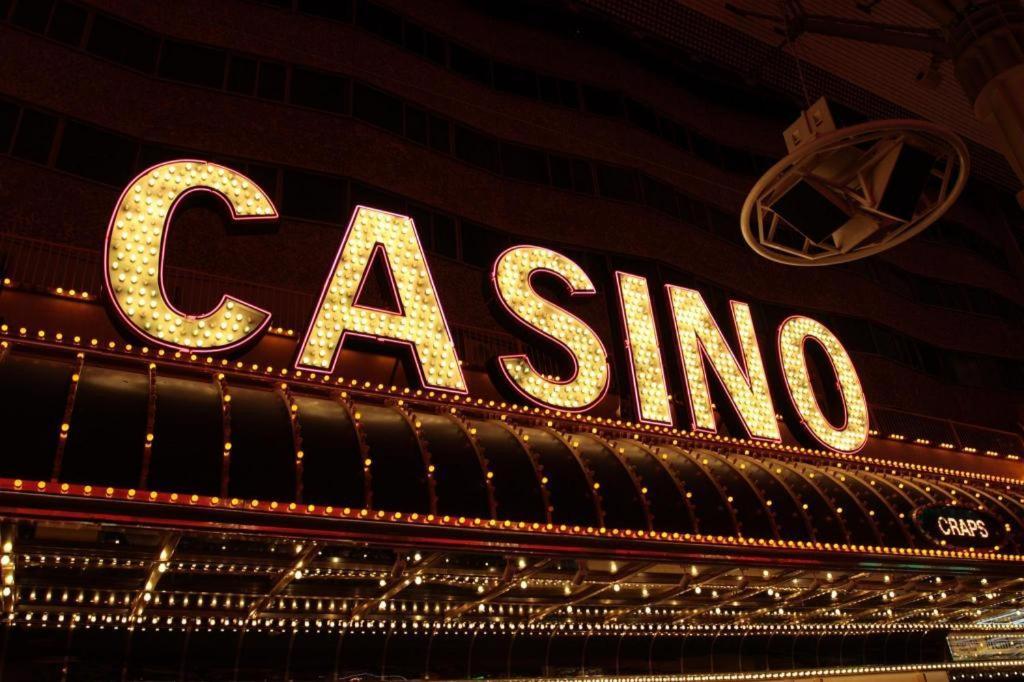 Oyo Gateway Vegas North Strip/fremont St. Area Hotel