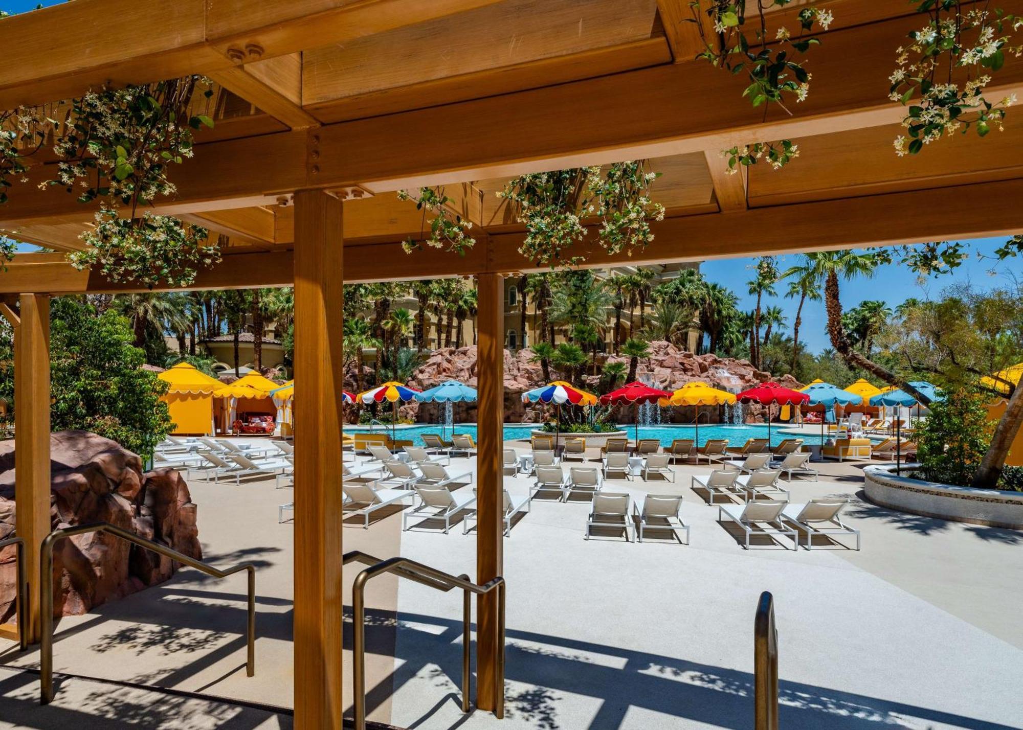 Resort Rio All-suite Hotel&casino 4*