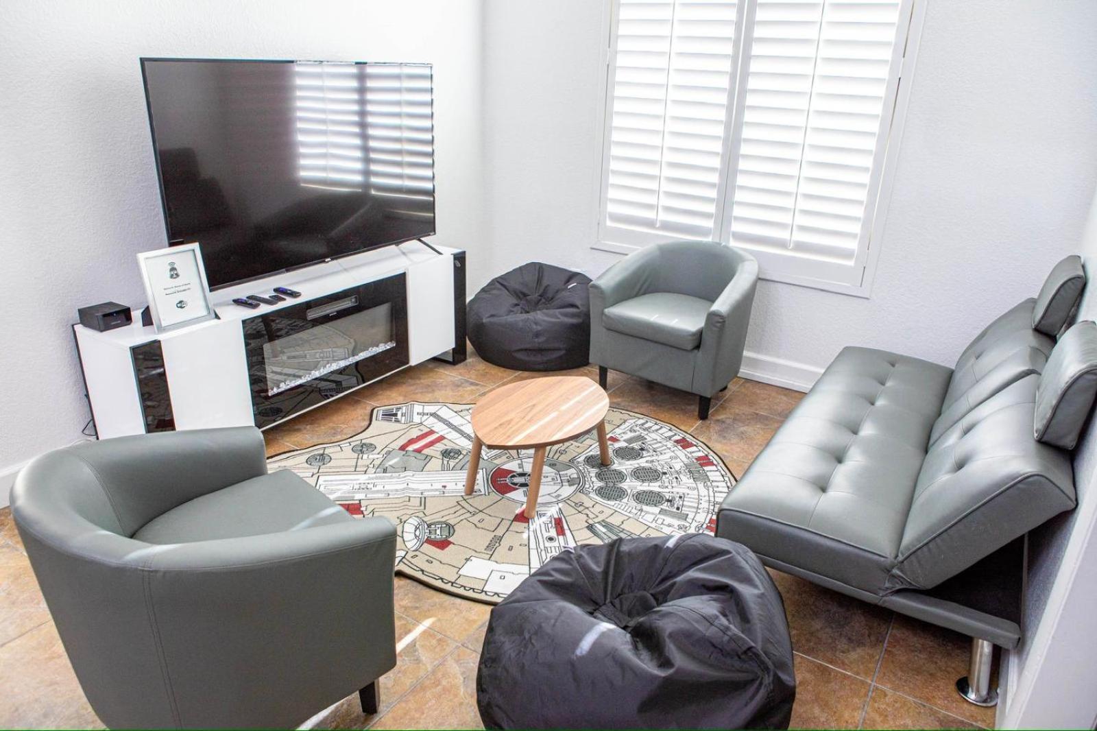 Сasa de vacaciones Comfy Expansive - Near The Strip - Heated Pool