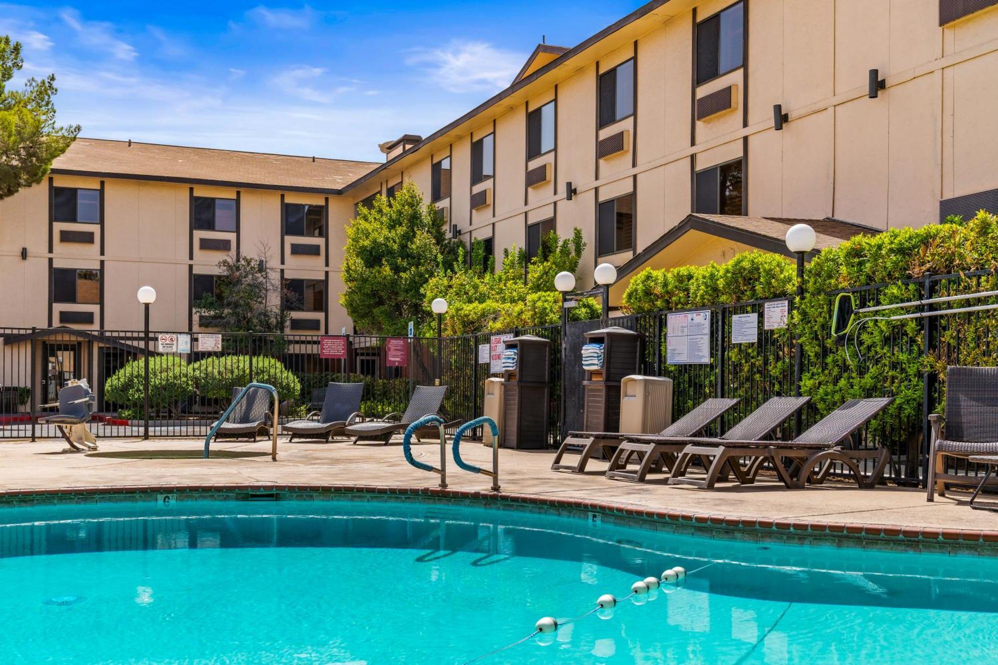 Ellis Island Casino & Brewery Hotel
