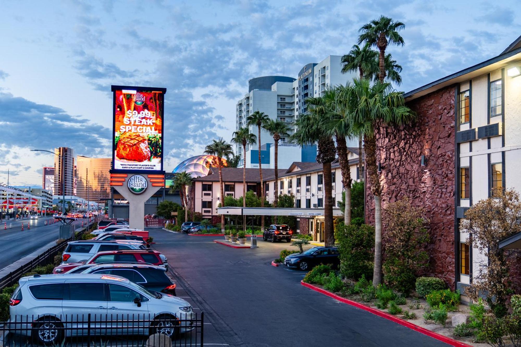 Ellis Island Casino & Brewery Hotel 3*