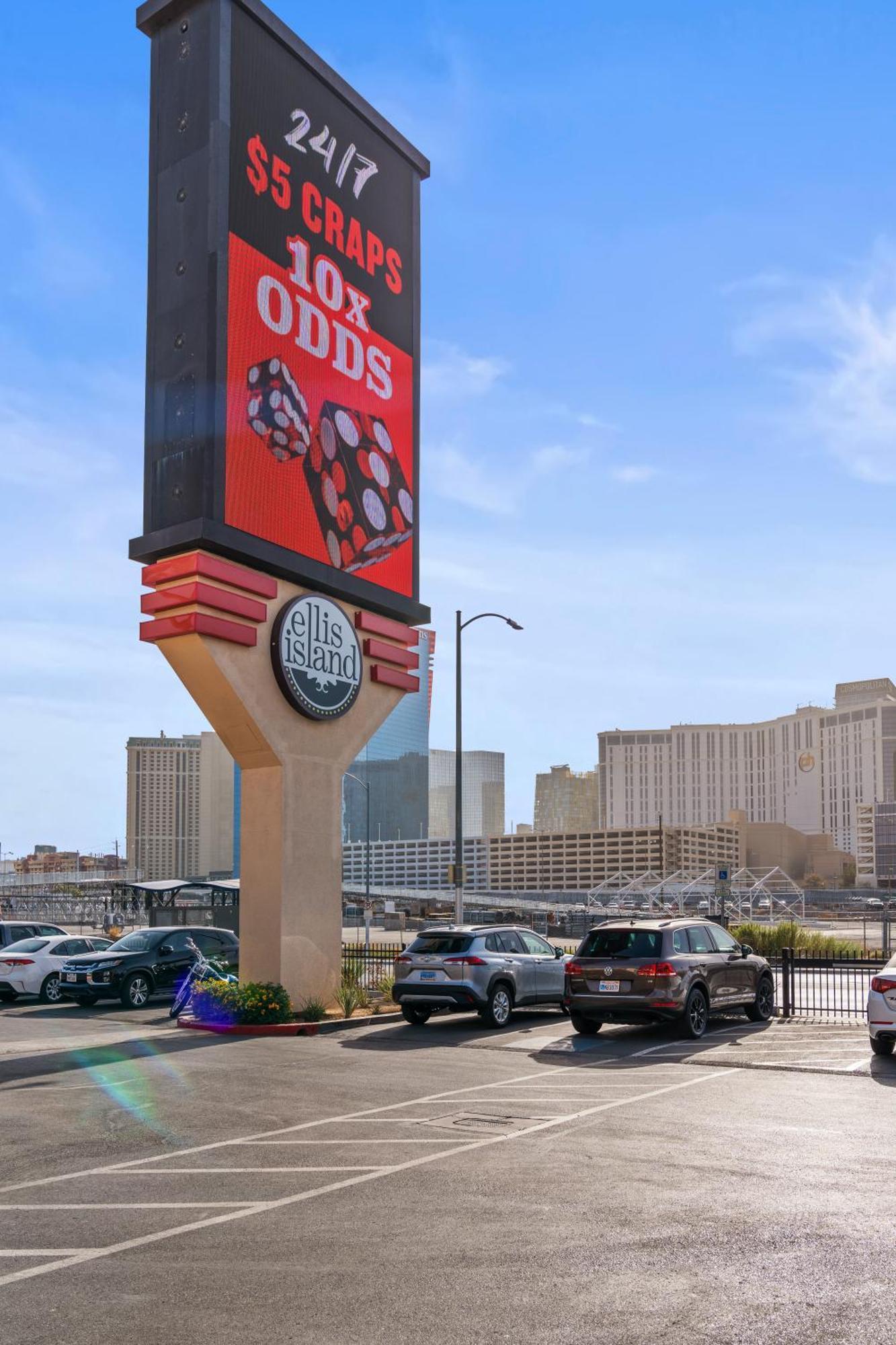 Hotel Ellis Island Casino & Brewery 3*