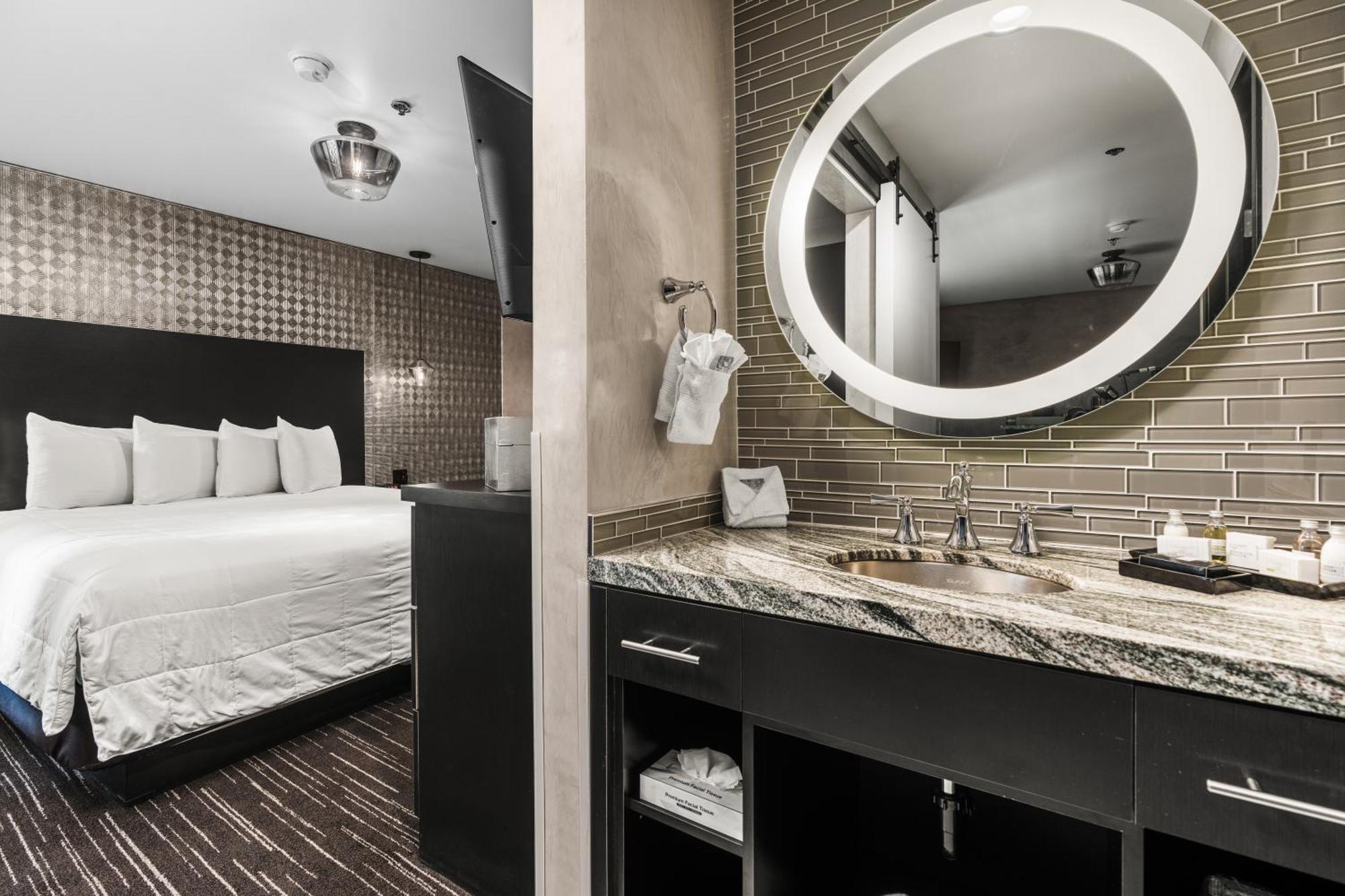 Ellis Island Casino & Brewery 3*
