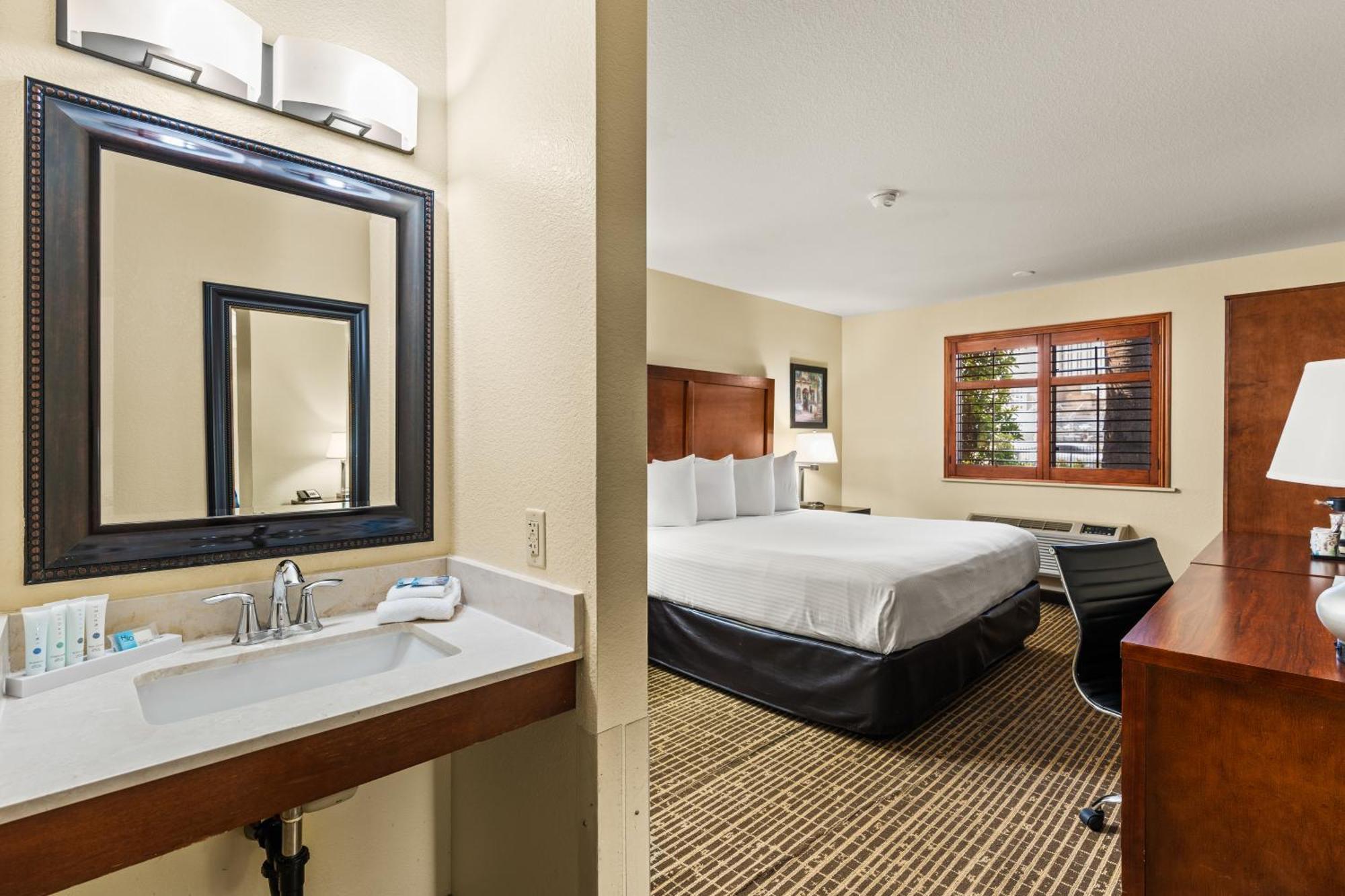 Ellis Island Casino & Brewery 3*