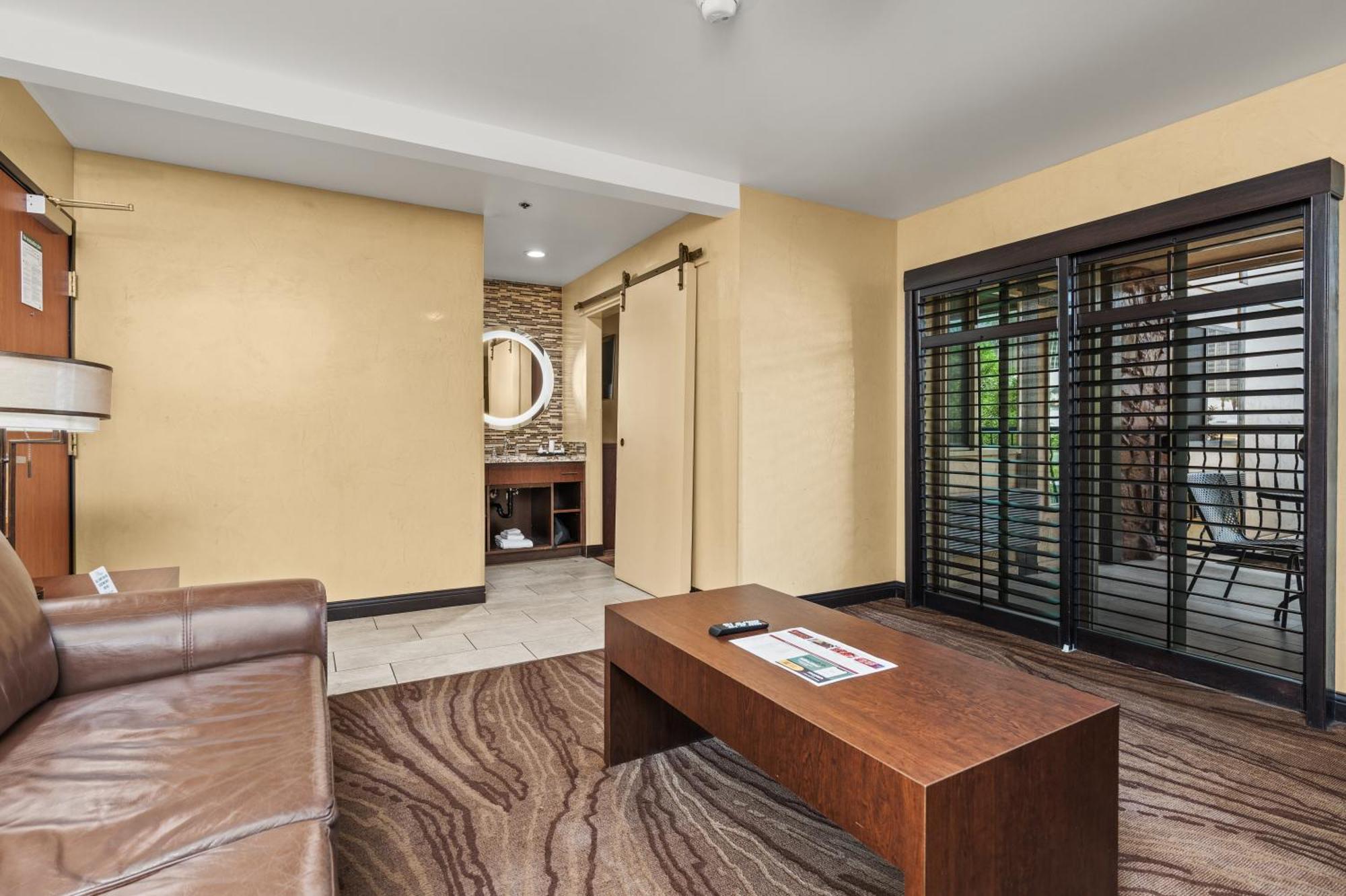 Hotel Ellis Island Casino & Brewery 3*