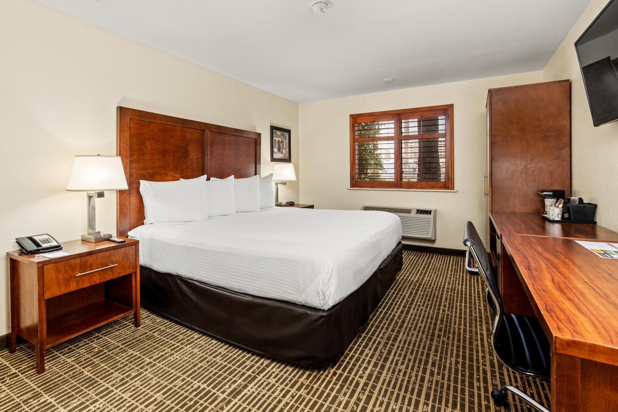Ellis Island Casino & Brewery 3*