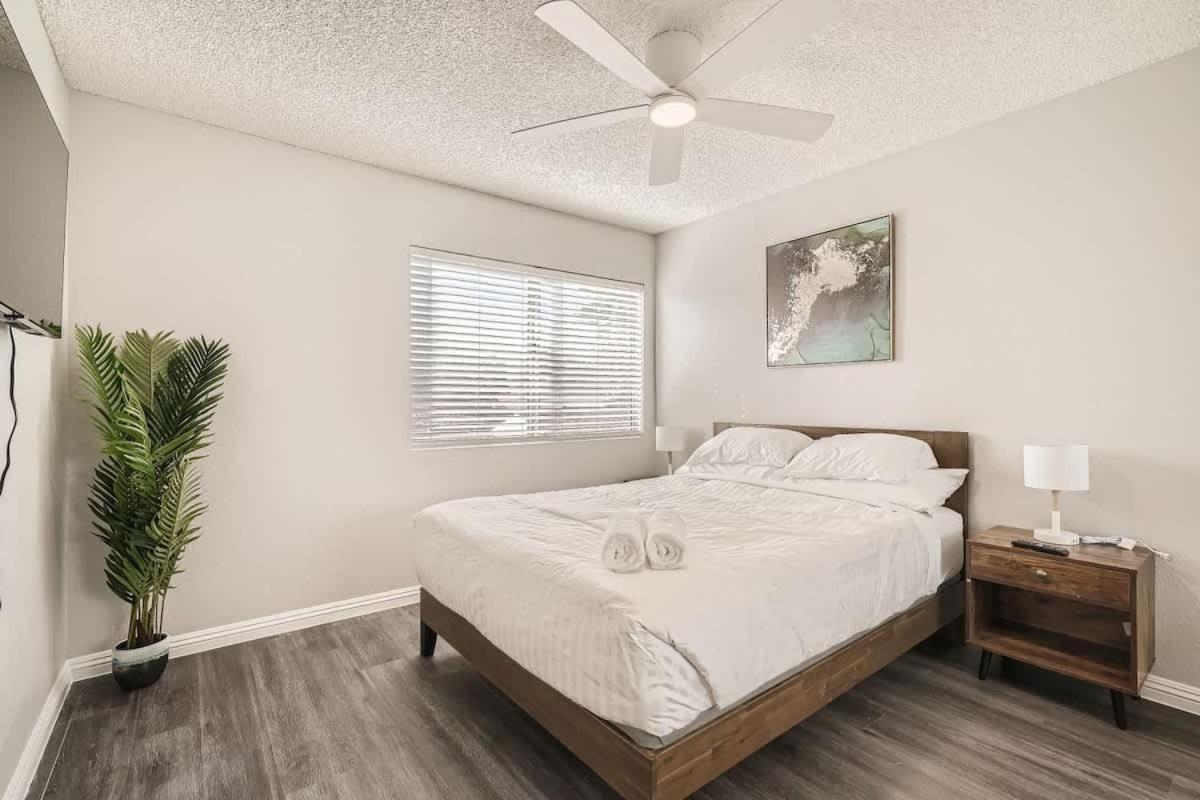 Tropical House With Heated Pool 10 Min To Strip Сasa de vacaciones Las Vegas
