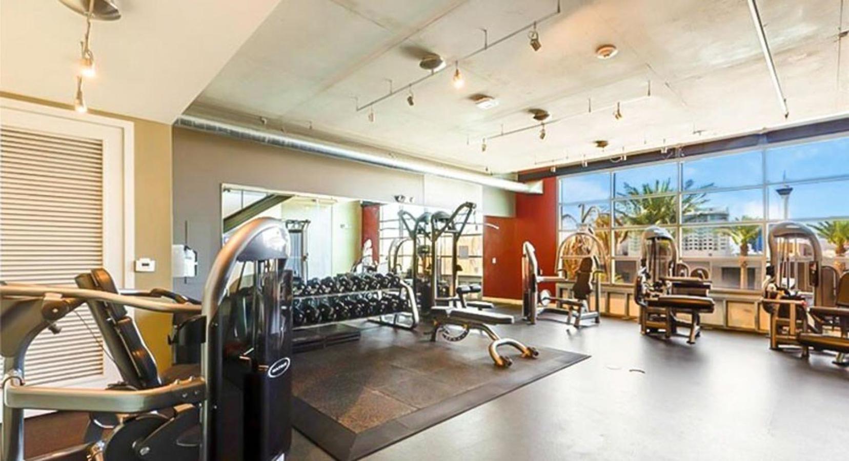 Balcony Luxury High Rise Downtown Fremont Casinos * Las Vegas