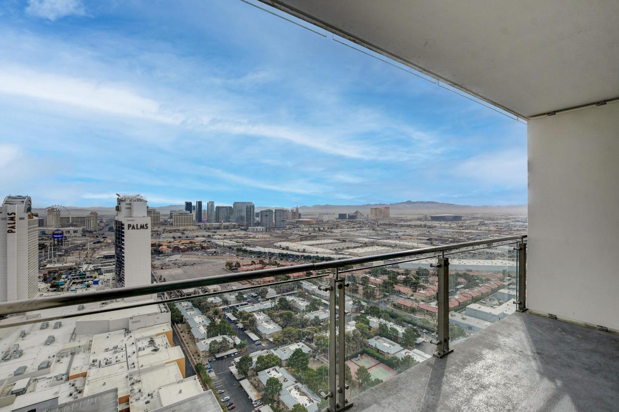 Apartahotel Ava 37th Flr Strip View Balcony Palms Place