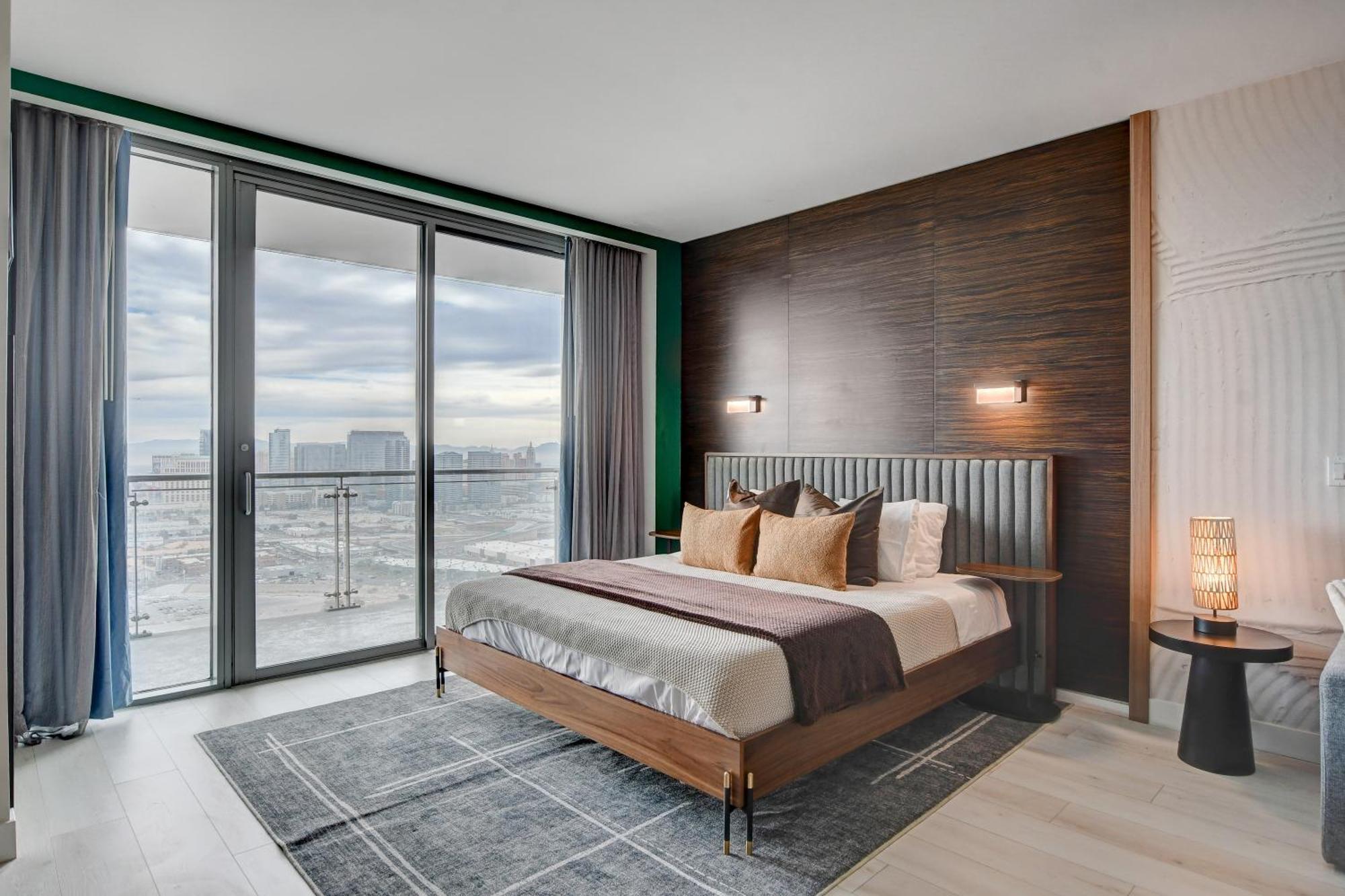 Ava 37th Flr Strip View Balcony Palms Place Apartahotel *