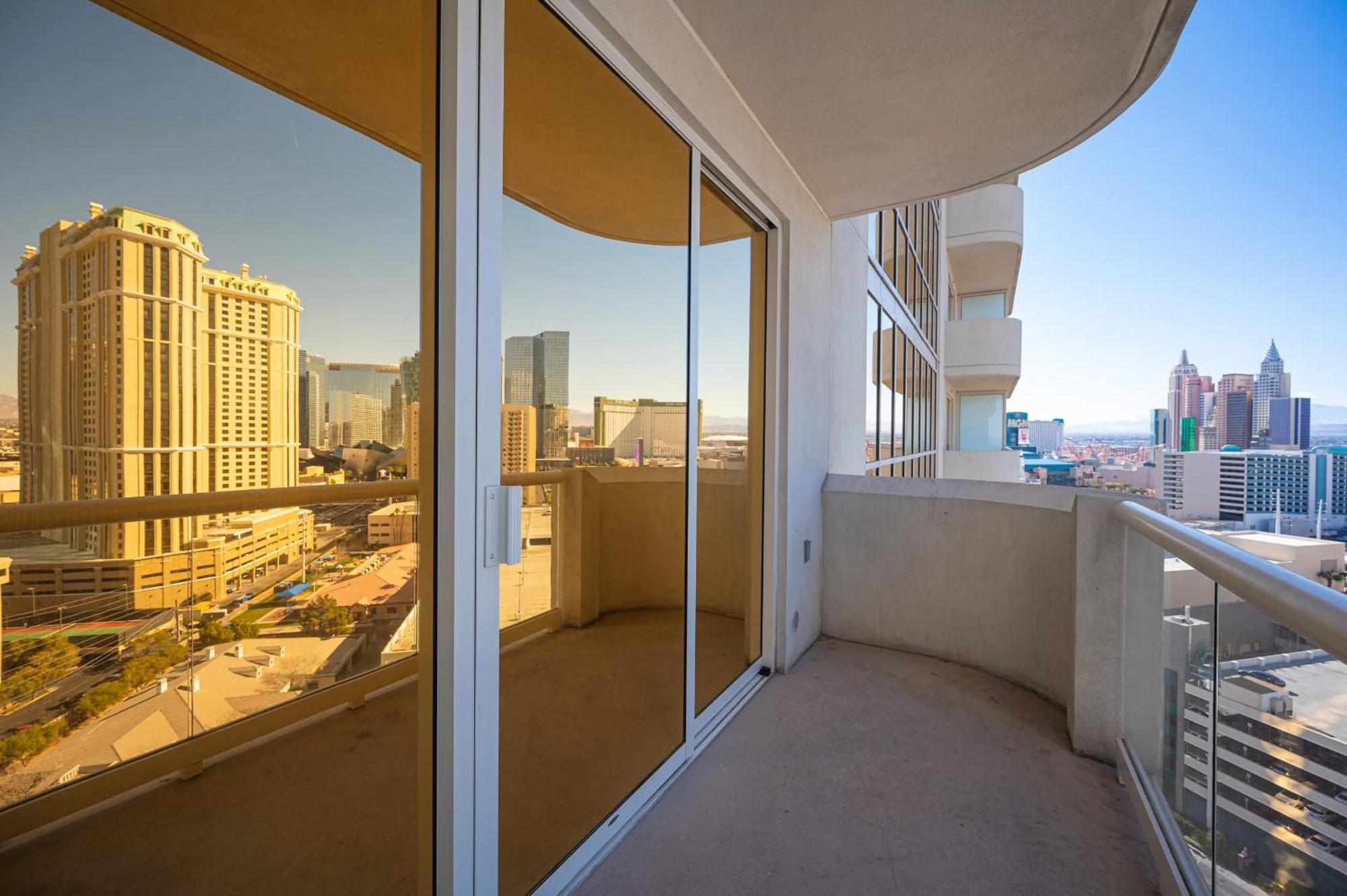 No Fee Strip View Balcony+ Valet Parking Сasa de vacaciones Las Vegas