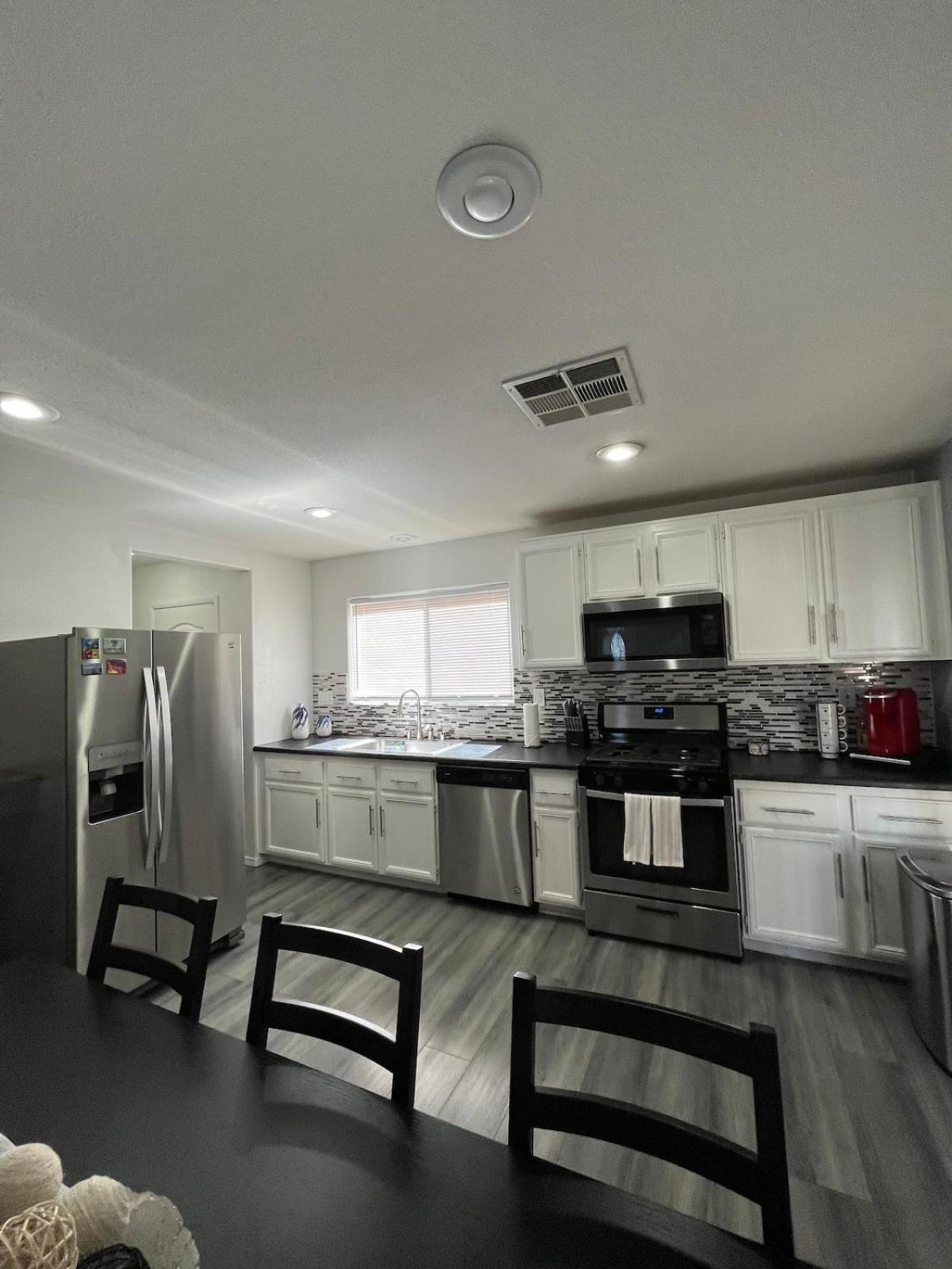 Beautiful 2 Story 20 Minutes From The Strip