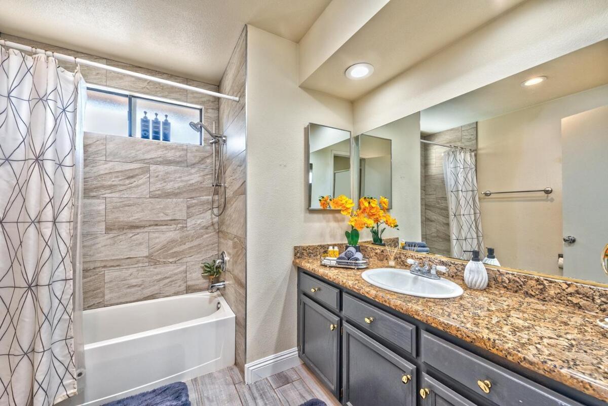 Treasure Bay-3br Pool & Hot Tub Oasis Near T Strip * Las Vegas