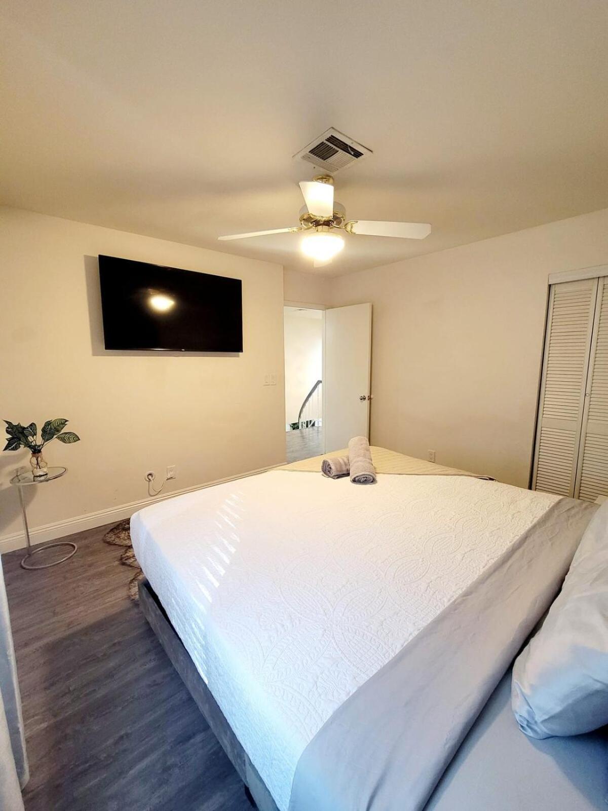 Treasure Bay-3br Pool & Hot Tub Oasis Near T Strip * Las Vegas
