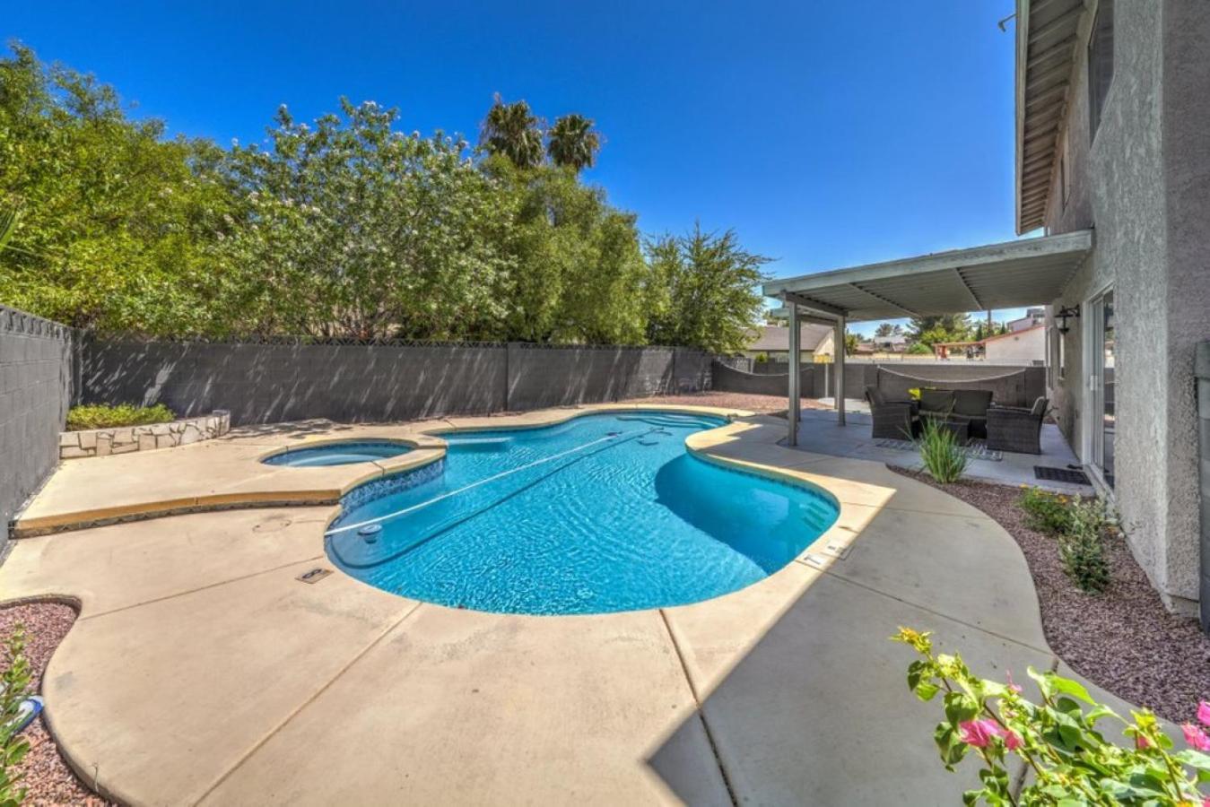 Stunning With Pool Very Spacious Upgrades Holiday home Las Vegas