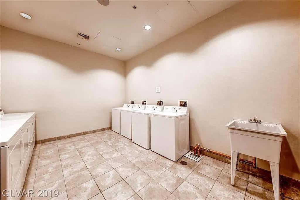 Stunning 1br Strip Views W Balcony 17701 Apartamento *