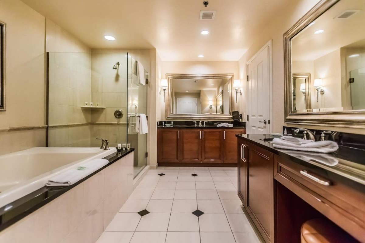 Apartamento Stunning 1br Strip Views W Balcony 17701 *