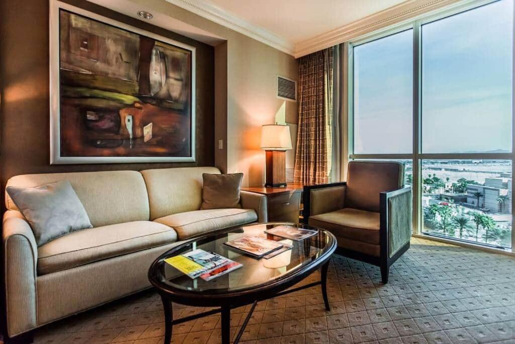Beautiful Strip View W Balcony 02807 Apartment *