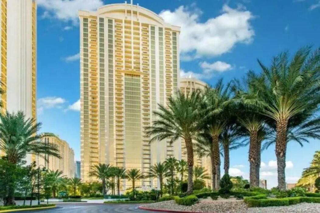 Beautiful Strip View W Balcony 02807 * Las Vegas