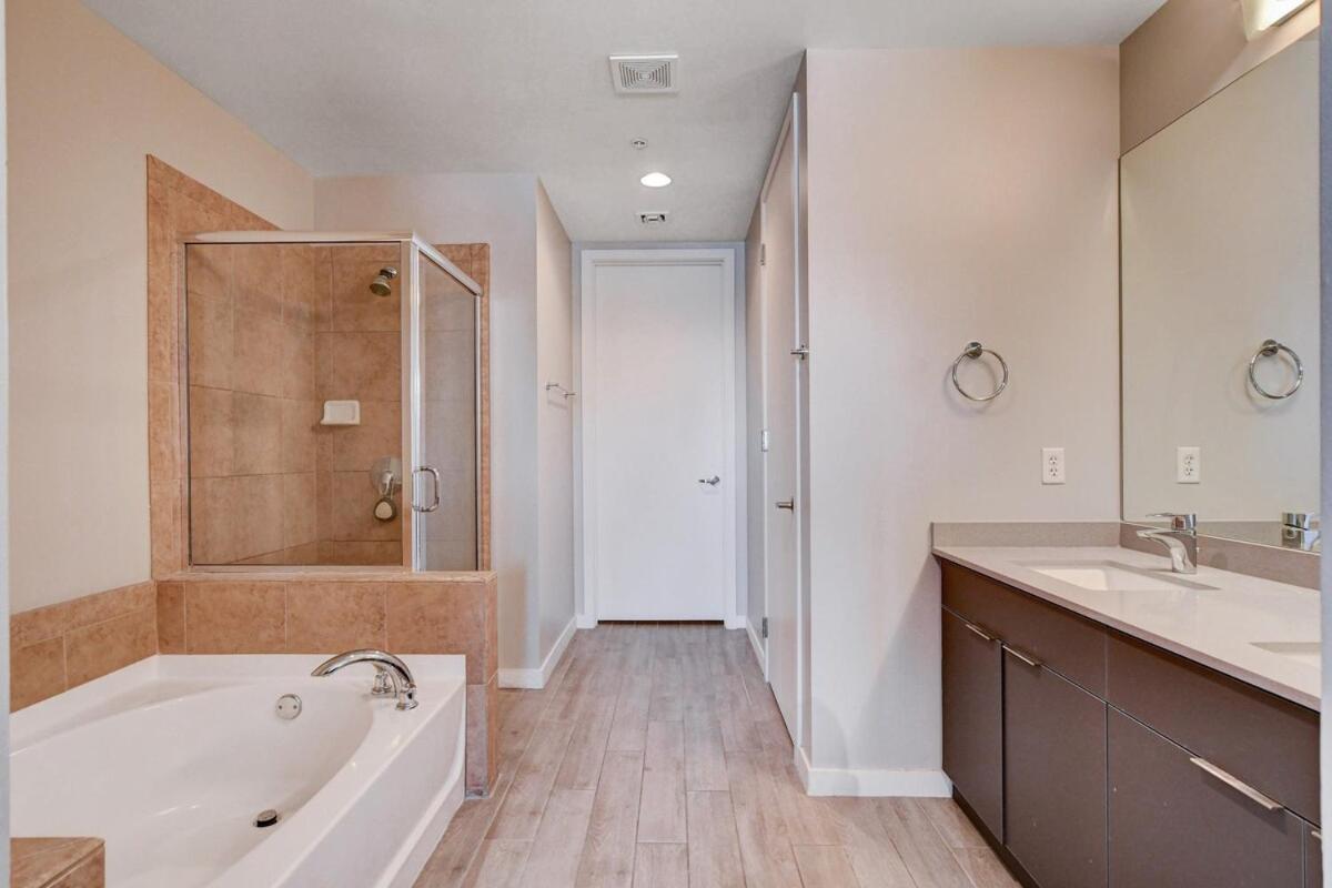 Apartamento Gorgeous 1 Bed 2 Bath High Rise