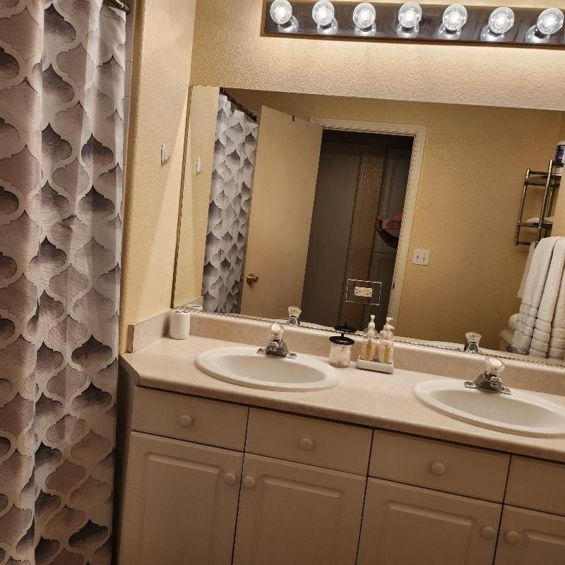 Large Private Suite, With California King Bed Habitación en casa particular Las Vegas