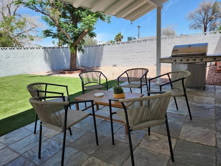 Stylish 4br Oasis - Luxe Backyard Bbq Holiday home Las Vegas
