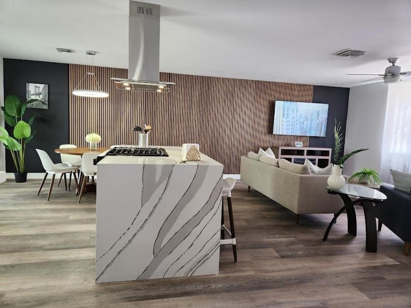 Stylish 4br Oasis - Luxe Backyard Bbq Holiday home Las Vegas