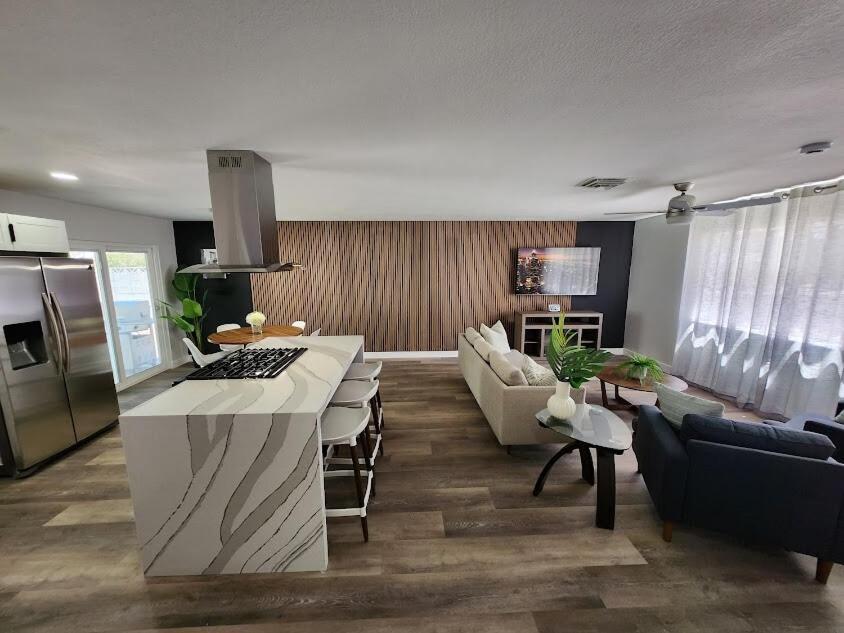 Holiday home Stylish 4br Oasis - Luxe Backyard Bbq *