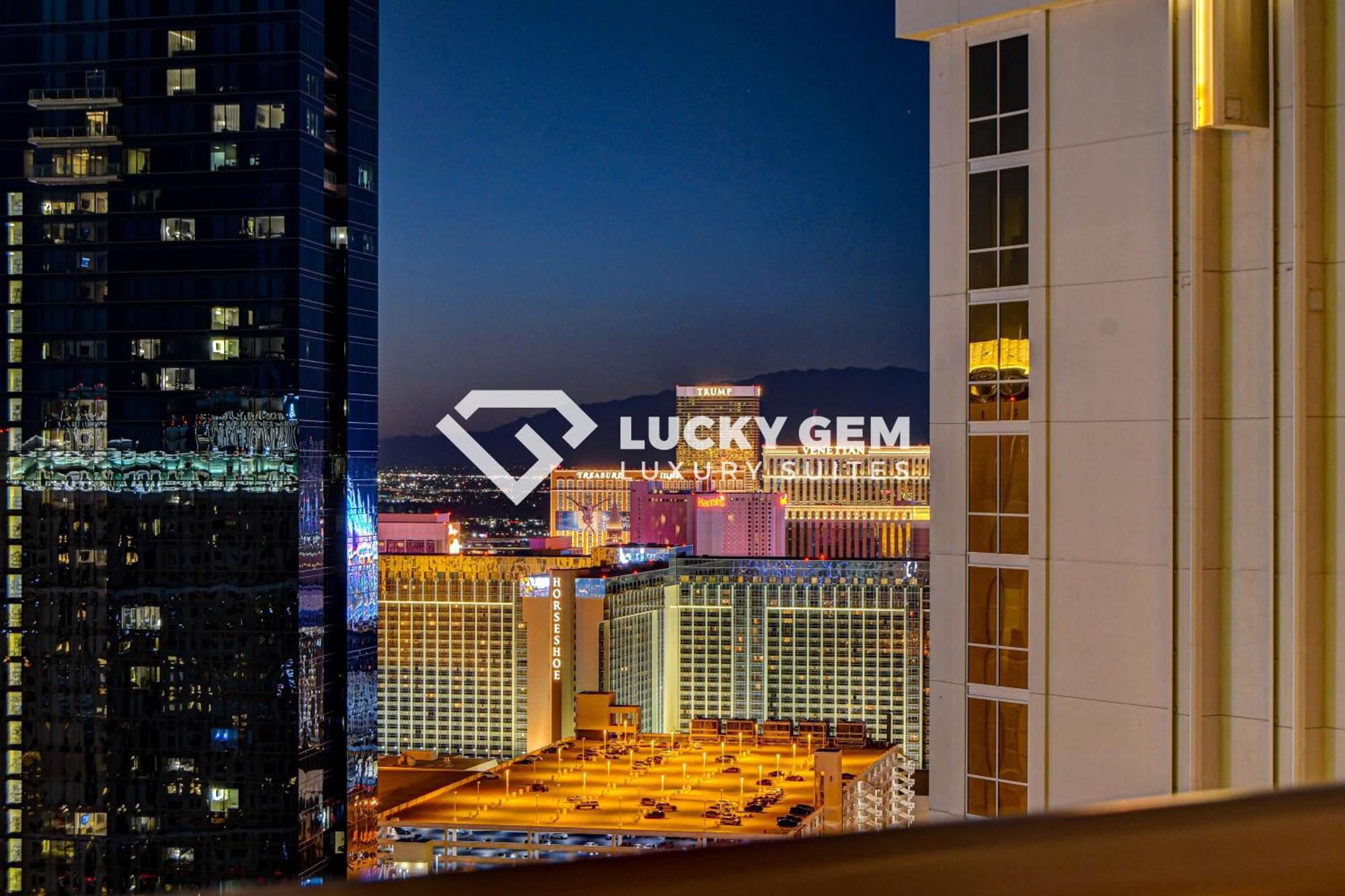 Lucky Gem Penthouse & Luxury At Signature Resort, Balcony Strip View 3505 Hotel 5*