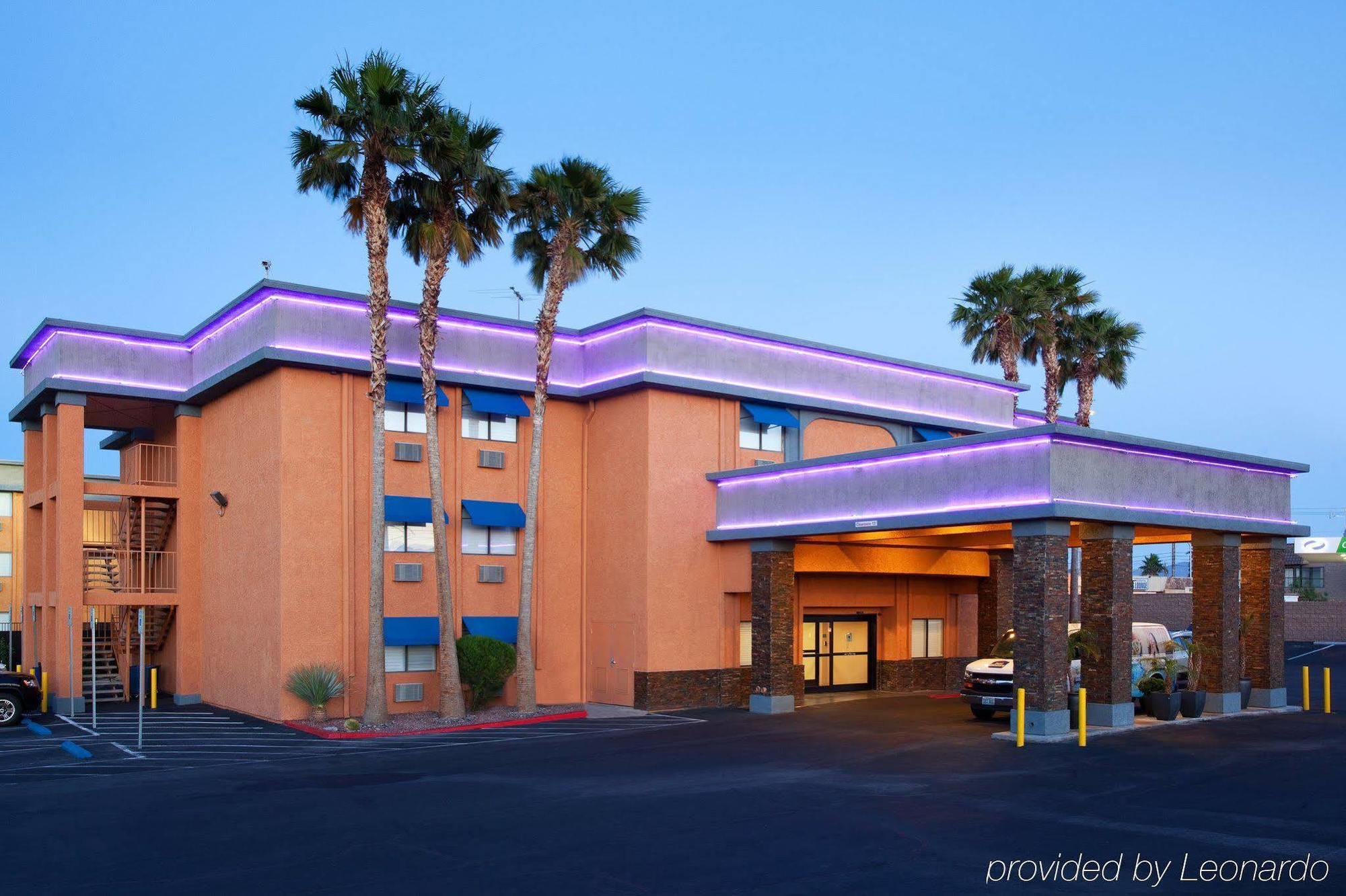 Western Mccarran Hotel
