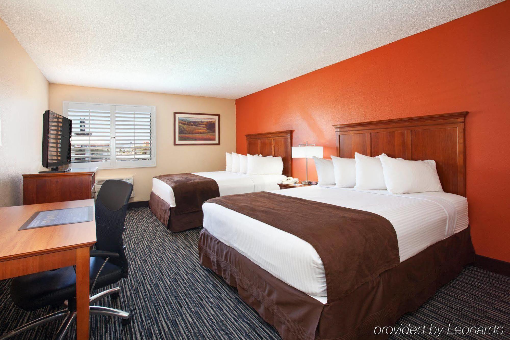 Hotel Western Mccarran 3*