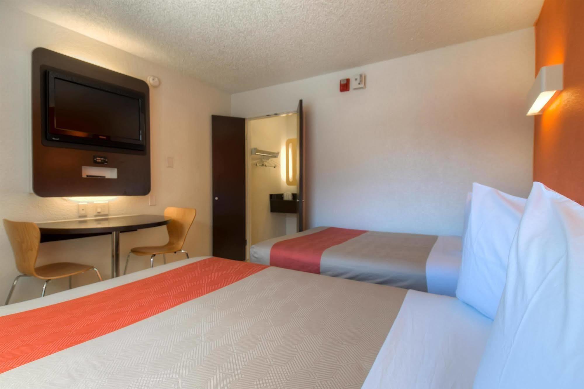 Motel 6-Las Vegas, NV - Tropicana Hotel 2*