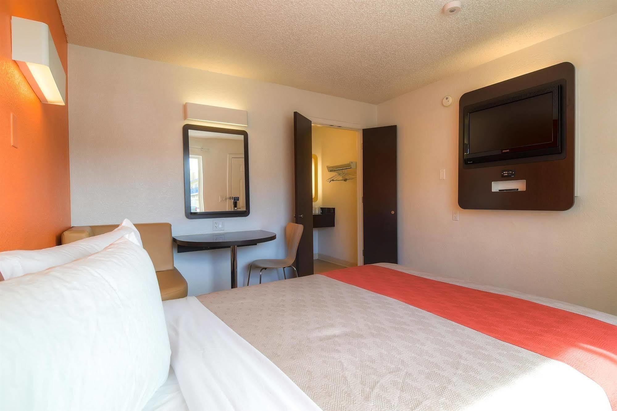Motel 6-Las Vegas, NV - Tropicana Hotel 2*