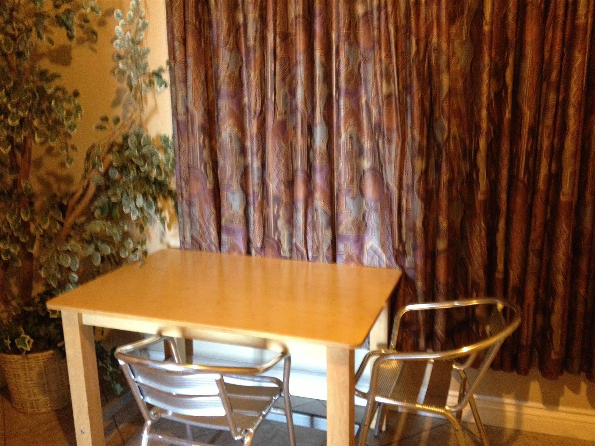 Motel Desert Hills 2*