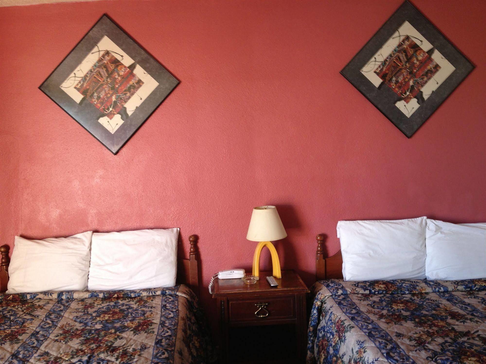 Desert Hills Motel